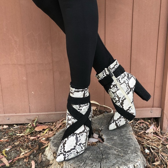 LAST ONE♥️VEGAN STUDDED PHYTON SNAKE SKIN BOOTIES - Picture 2 of 8